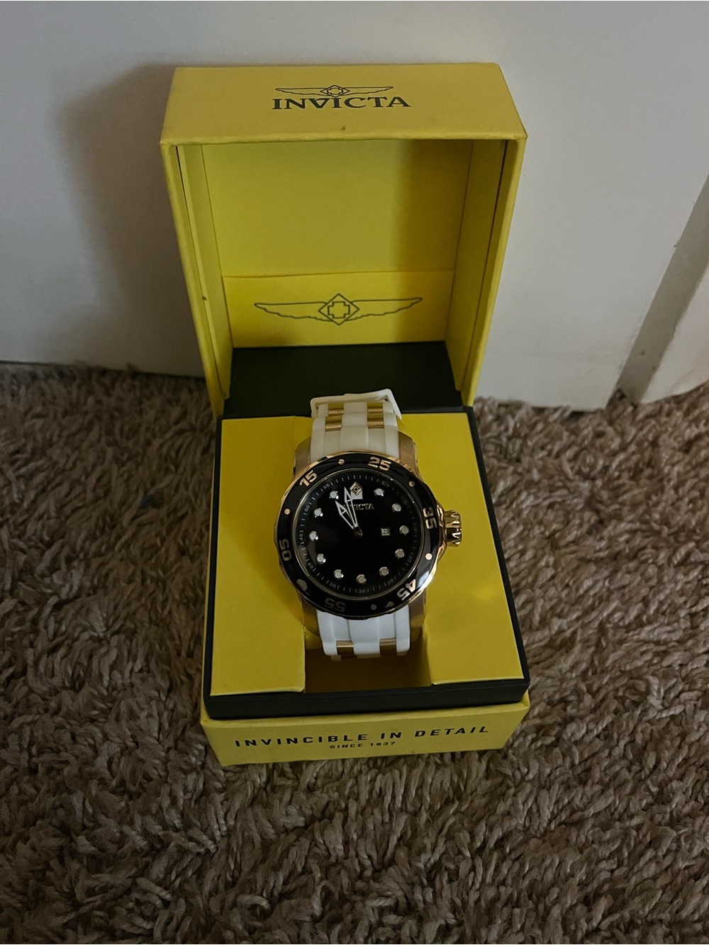 Invicta White Silicone Strap Watch with Black Dial and Gold Accents